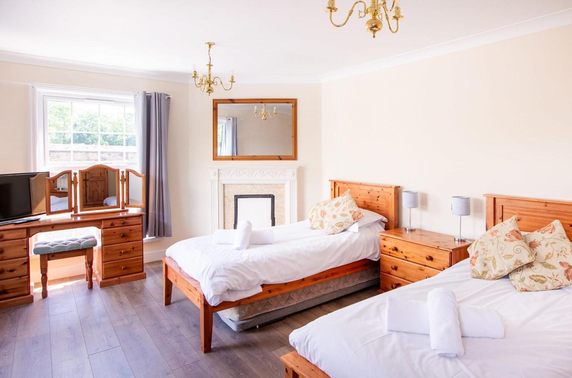 Stunning 6 Bedroom Cottage Near Cornish Coast บู๊ด ภายนอก รูปภาพ
